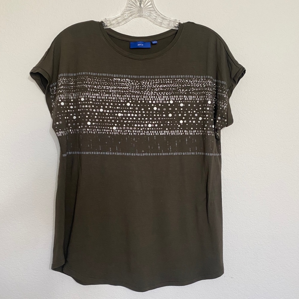 Apt 9 army green comfy tee with front design